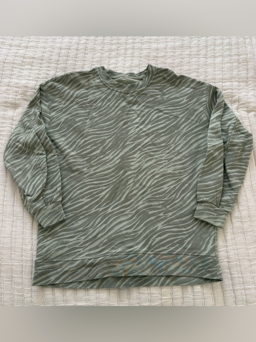 Lululemon Perfectly Oversized Crew‎ Sweatshirt Le Tigre Camo Green Size Large